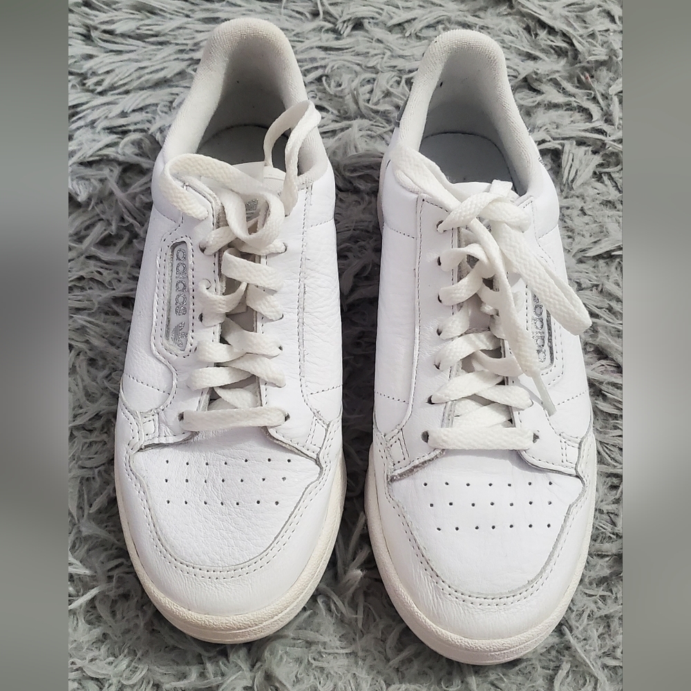 Adidas Sneakers